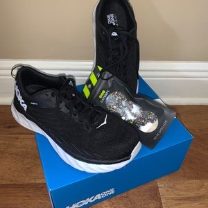 Hoka  Arahi 4 Womens Running Shoe Set